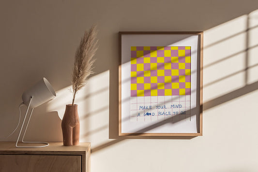 Abstrakte Wandkunst mit geometrischen Formen in sonnigen Farbtönen