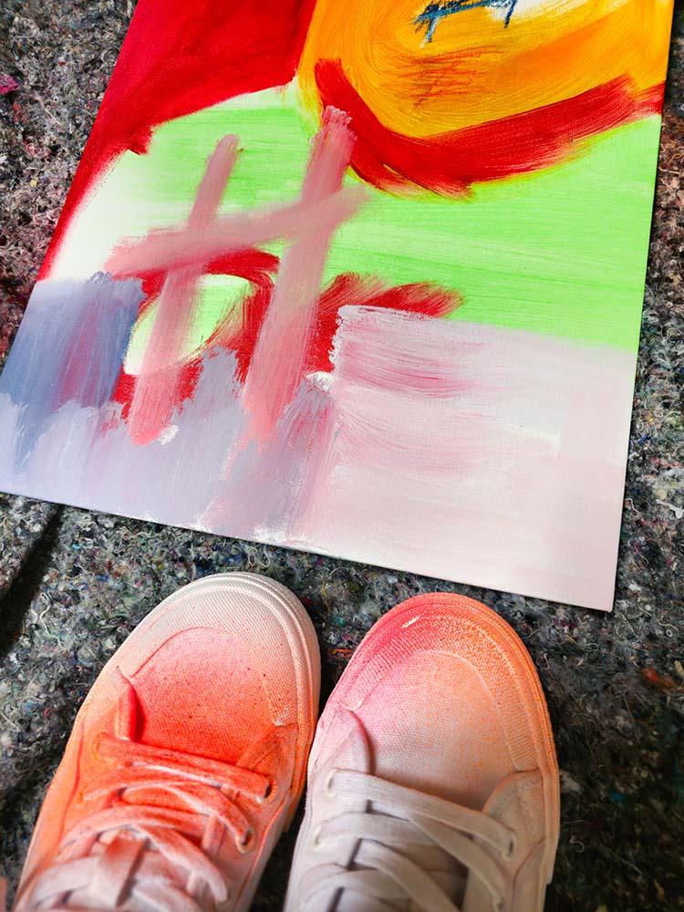 Froilein Juno deutsche Künstlerin in ihrem Studio